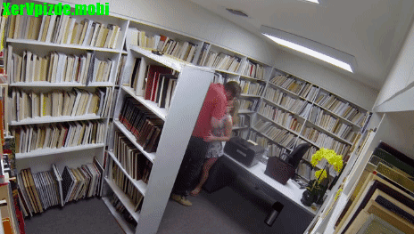 Студент дрюкнул молоденькую однокурсницу в библиотеке